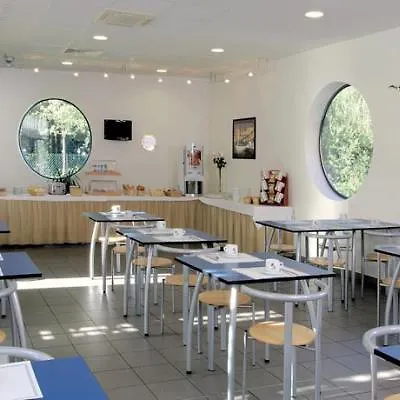 波尔多梅里尼亚克机场森蒂图德公寓酒店 公寓式酒店 3*
